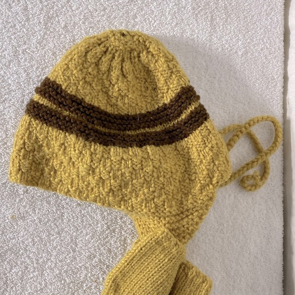 Vintage Handmade Mustard Brown Crochet Knit Winter Hat And Mitts Combo - Picture 3 of 11